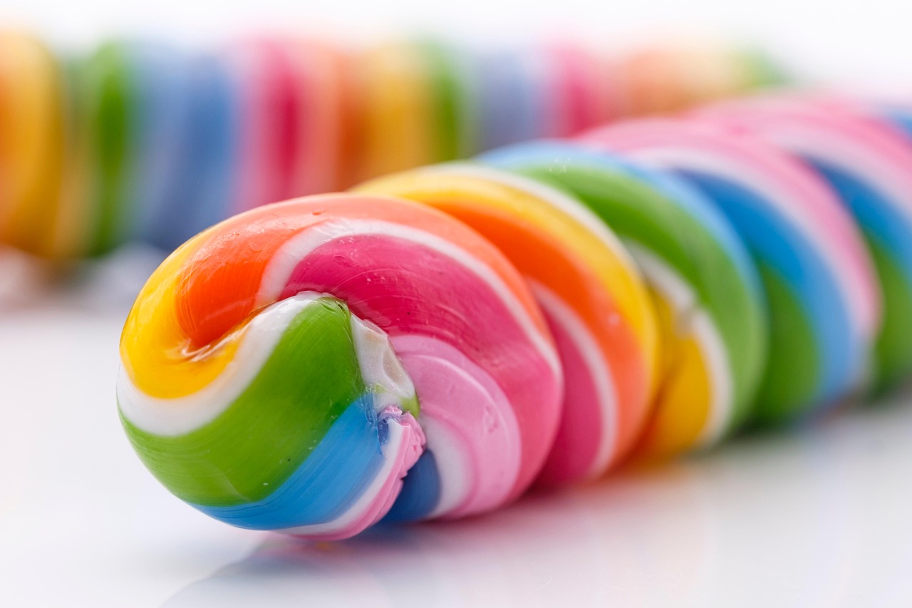 Kleurrijke Chupa Chups lollies op een rij, met ronde wikkel