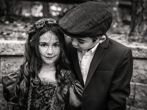Vintage foto van Nederlandse kinderen die samen een lied zingen